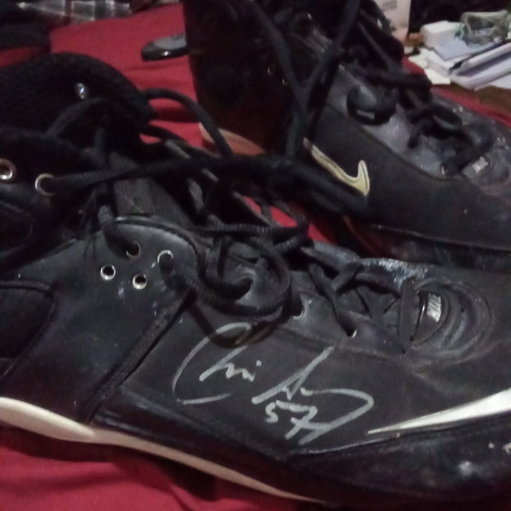 Former Philadelphia Eagle LB/DE Chris Gocong autographed game worn cleats. Black